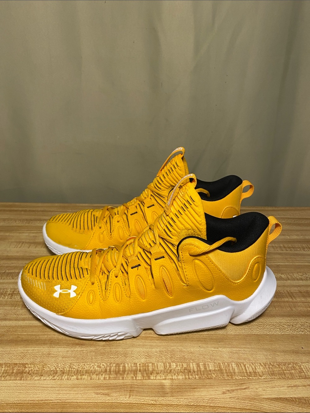 Under Armour Breakthru  4 Flow Intelliknit  basketball gym shoes WMNS 13